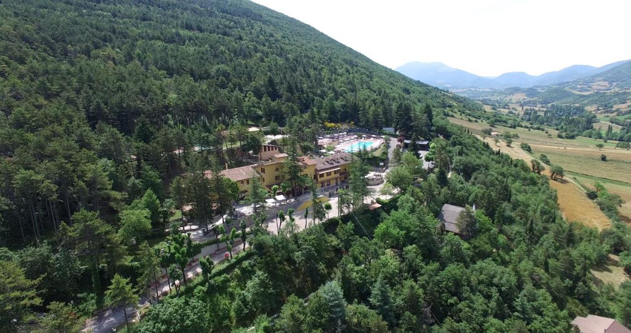 Hotel Pineta Ristorante Country House In Fabriano Campodonico  Exterior photo