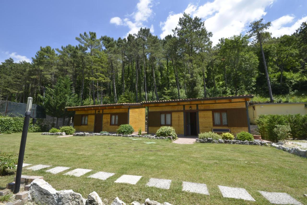 Hotel Pineta Ristorante Country House In Fabriano Campodonico  Exterior photo