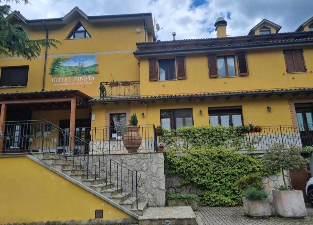 Hotel Pineta Ristorante Country House In Fabriano Campodonico  Exterior photo