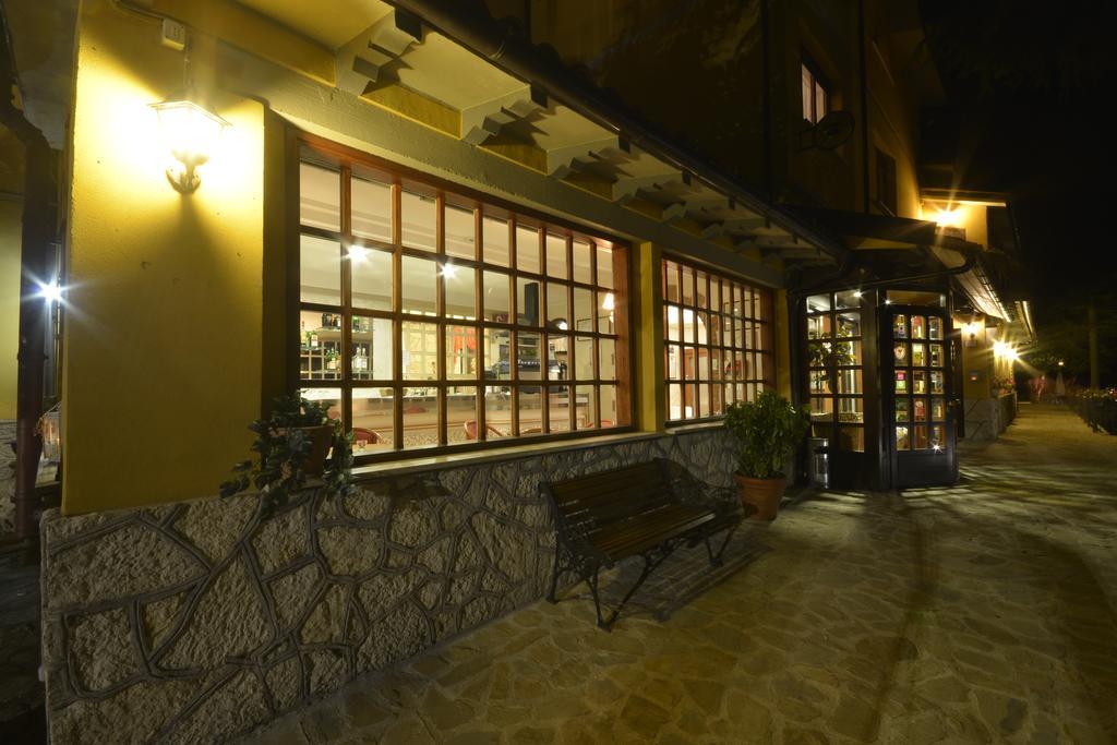 Hotel Pineta Ristorante Country House In Fabriano Campodonico  Exterior photo