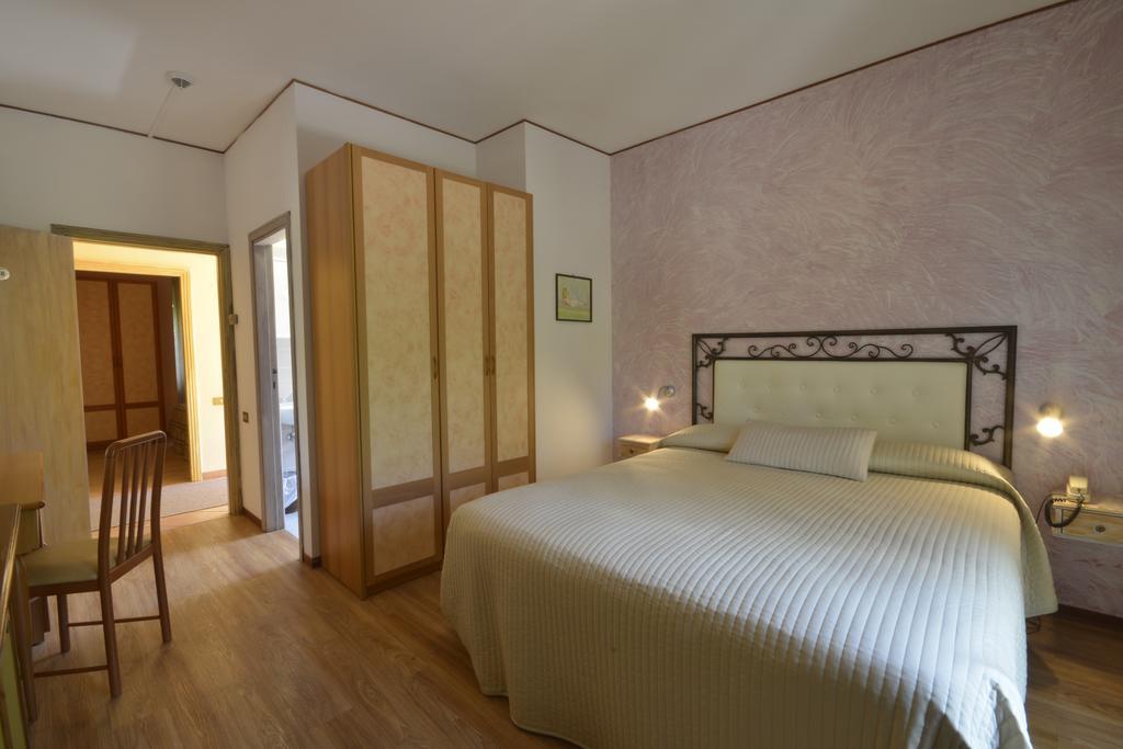 Hotel Pineta Ristorante Country House In Fabriano Campodonico  Exterior photo