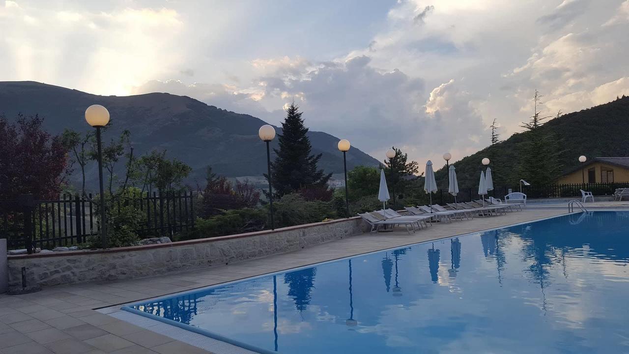 Hotel Pineta Ristorante Country House In Fabriano Campodonico  Exterior photo